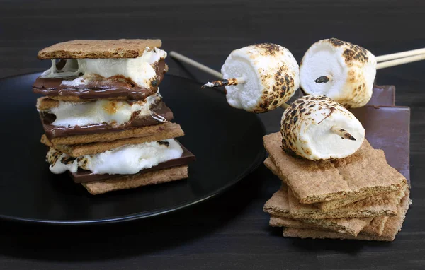 Three Smores Marshmallow Graham Crackers Melting Chocolate Low Light Macro — Stock Photo, Image