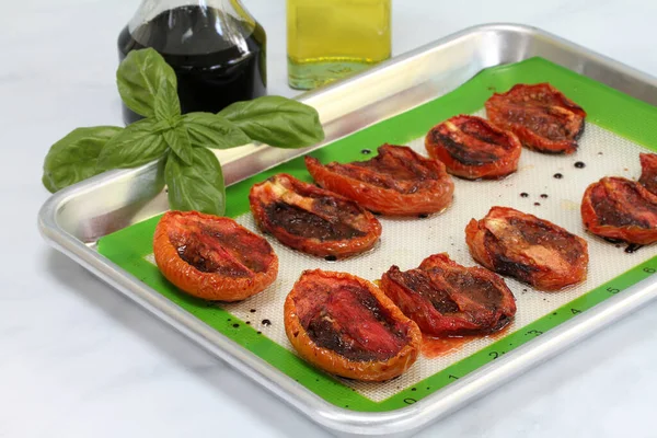 Roasted Plum Tomatoes Olive Oil Balsamic Vinegar Spices Basil Baking — Stock Photo, Image