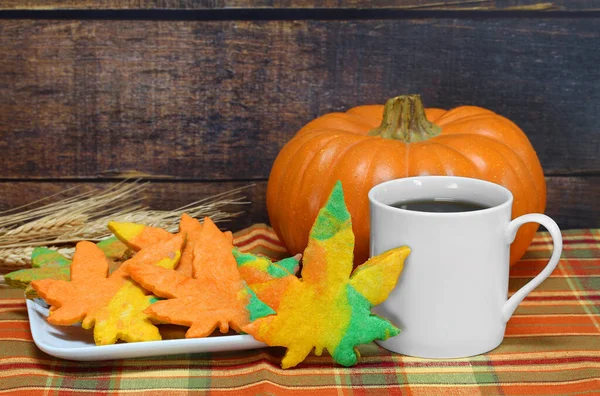Cookies Coloridos Forma Folha Cenário Outono Macro Com Espaço Cópia — Fotografia de Stock