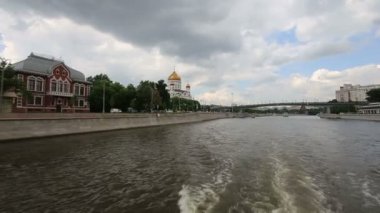 Moskova (Moskva) Nehri Dolgu, Rusya (gün). Bir turist zevk tekneyle çekim 
