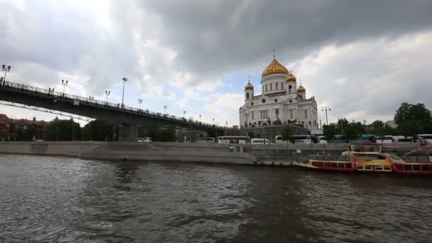 モスクワ川とキリスト救世主大聖堂 モスクワ ロシアのモスクワ ロシア 2018 ビュー 観光遊覧船から撮影 — ストック動画