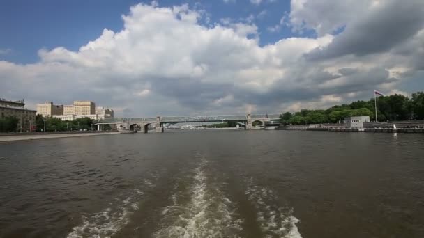 Moskow Moskva Rivier Embankment Rusland Dag Fotograferen Van Een Pleziervaartuig — Stockvideo