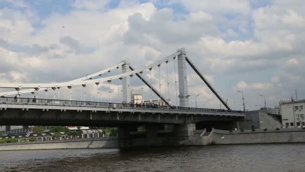 モスクワ 河川堤防 ロシア 観光遊覧船から撮影 — ストック動画