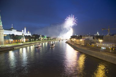 Kremlin, Moskova, Rusya - Moskova'nın en popüler görünümü üzerinde havai fişek