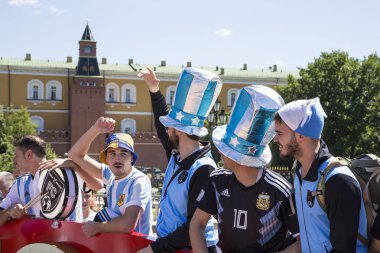 Moskova, Rusya June15, 2018: Moskova, Rusya sokaklarında yürüyüş futbol taraftarları. 2018 Dünya Kupası Rusya  