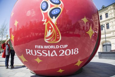 Moskova ' June17, 2018: FIFA Dünya Kupası 2018 Rusya'da sembolleri büyük sembolik futbol topu. Moskova 