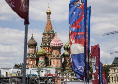 Moskova, Rusya June17, 2018: bayraklar 2018 Rusya'nın Dünya Kupası onuruna Moskova sokaklarında hoş geldiniz