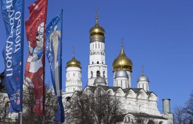 2018 Rusya'nın Dünya Kupası onuruna Moskova sokaklarında hoş geldiniz bayrakları