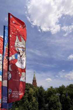 2018 Rusya'nın Dünya Kupası onuruna Moskova sokaklarında hoş geldiniz bayrakları