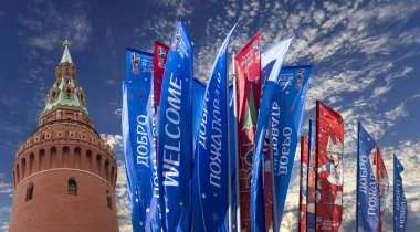 2018 Rusya'nın Dünya Kupası onuruna Moskova sokaklarında hoş geldiniz bayrakları