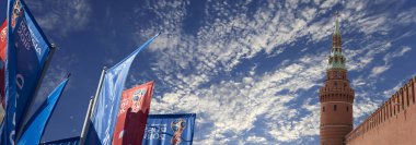 2018 Rusya'nın Dünya Kupası onuruna Moskova sokaklarında hoş geldiniz bayrakları