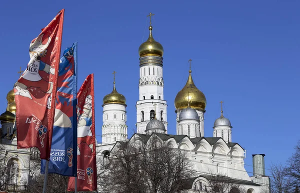 2018 Rusya'nın Dünya Kupası onuruna Moskova sokaklarında hoş geldiniz bayrakları