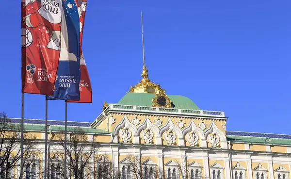 2018 Rusya'nın Dünya Kupası onuruna Moskova sokaklarında hoş geldiniz bayrakları