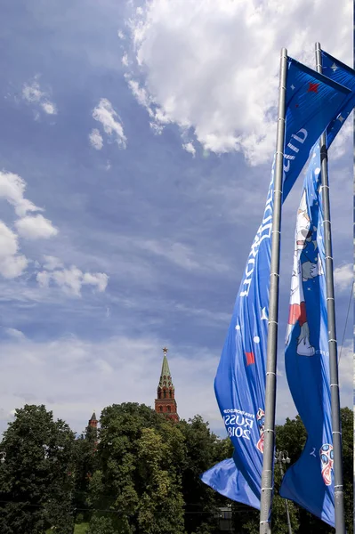 2018 Rusya'nın Dünya Kupası onuruna Moskova sokaklarında hoş geldiniz bayrakları