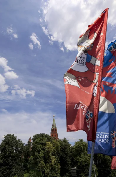 2018 Rusya'nın Dünya Kupası onuruna Moskova sokaklarında hoş geldiniz bayrakları