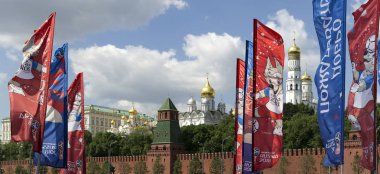Moskova, Rusya June15, 2018: bayraklar 2018 Rusya'nın Dünya Kupası onuruna Moskova sokaklarında hoş geldiniz
