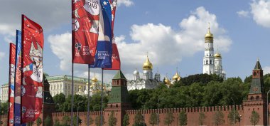 Moskova, Rusya June15, 2018: bayraklar 2018 Rusya'nın Dünya Kupası onuruna Moskova sokaklarında hoş geldiniz