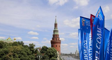 Moskova, Rusya June15, 2018: bayraklar 2018 Rusya'nın Dünya Kupası onuruna Moskova sokaklarında hoş geldiniz