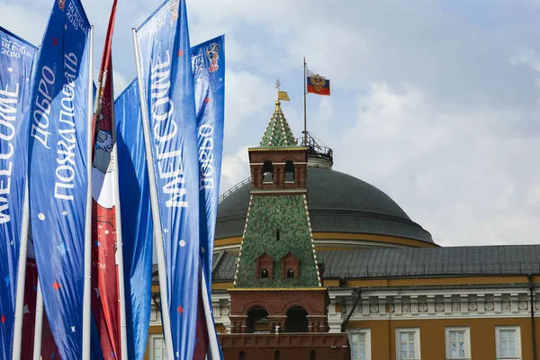 Moskova, Rusya June15, 2018: bayraklar 2018 Rusya'nın Dünya Kupası onuruna Moskova sokaklarında hoş geldiniz