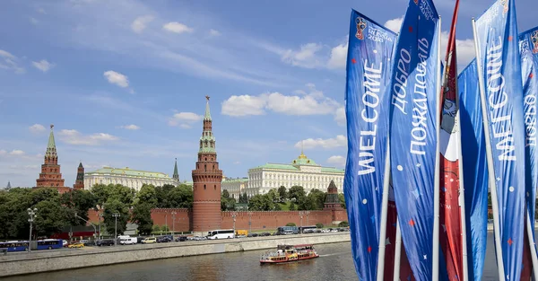 Moskova, Rusya June15, 2018: bayraklar 2018 Rusya'nın Dünya Kupası onuruna Moskova sokaklarında hoş geldiniz