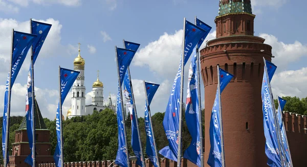 Moskova, Rusya June15, 2018: bayraklar 2018 Rusya'nın Dünya Kupası onuruna Moskova sokaklarında hoş geldiniz