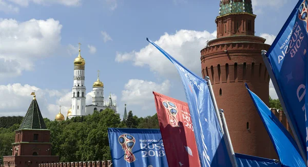 Moskova, Rusya June15, 2018: bayraklar 2018 Rusya'nın Dünya Kupası onuruna Moskova sokaklarında hoş geldiniz