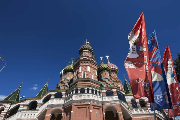Moskova, Rusya June15, 2018: bayraklar 2018 Rusya'nın Dünya Kupası onuruna Moskova sokaklarında hoş geldiniz