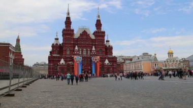 Moskova, Rusya - 30 Nisan 2018: Devlet Tarih Müzesi (zafer bayramı dekorasyonu). Kızıl Meydan, Moskova, Rusya Federasyonu 