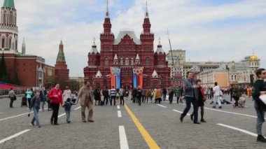 Moskova, Rusya - 30 Nisan 2018: Devlet Tarih Müzesi (zafer bayramı dekorasyonu). Kızıl Meydan, Moskova, Rusya Federasyonu 