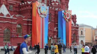 Moskova, Rusya - 30 Nisan 2018: Devlet Tarih Müzesi (zafer bayramı dekorasyonu). Kızıl Meydan, Moskova, Rusya Federasyonu 