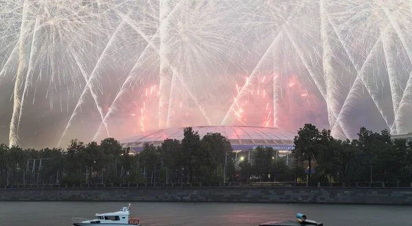 Moskova üzerinde havai fişek yakınındaki büyük spor salonu (Stadium) Luzhniki Olimpiyat karmaşık--Rusya 2018 FIFA Dünya Kupası Stadyumu