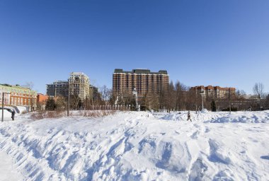 Moskova, Rusya 18 Mart 2018: Görünüm President hotel (kış günü), şehir merkezinde Krymskaya setin Moskova, Rusya 