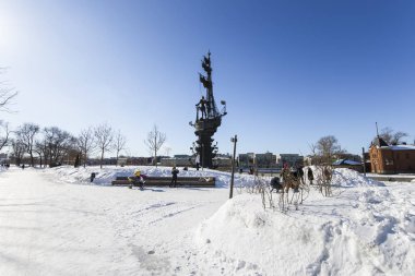 Moskova, Rusya 18 Mart 2018: Piter susuzluk anıt, Rusya, Moskova (kış günü)--Gürcü Zurab Tsereteli tasarımcı tarafından tasarlanan ve 1997 yılında inşa edilmiştir   