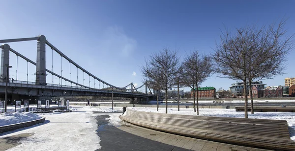Μόσχα Ρωσία Μαρτίου 2018 Krymsky Γέφυρα Γέφυρα Κριμαίας Χειμωνιάτικη Μέρα — Φωτογραφία Αρχείου