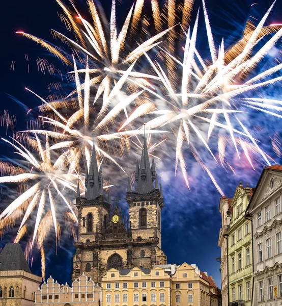 Den Gotiska Kyrkan Guds Moder Framför Tyn Old Town Square — Stockfoto