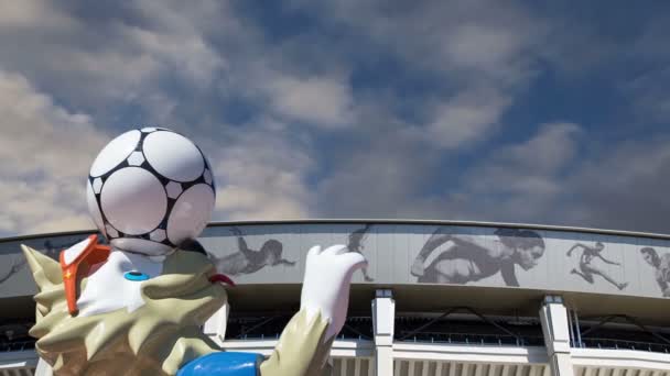 Μόσχα Ρωσία Αυγούστου 2018 Επίσημη Μασκότ Της Fifa Παγκόσμιο Κύπελλο — Αρχείο Βίντεο