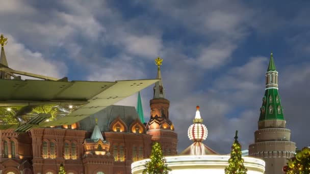 圣诞节和新年假期照明和 Manege 广场晚上 莫斯科 俄罗斯 — 图库视频影像