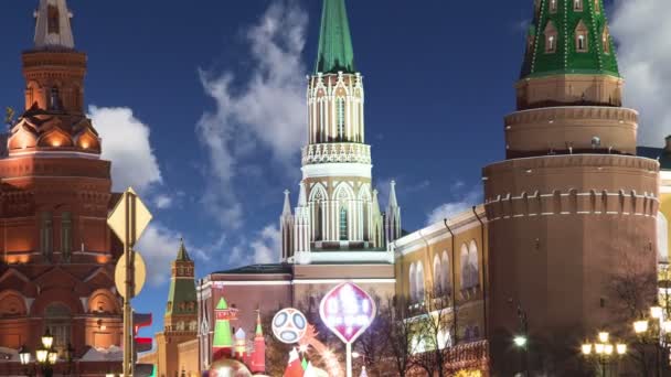 莫斯科克里姆林宫附近的圣诞节 新年假期 照明在俄罗斯夜间 — 图库视频影像