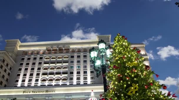 Moscú Rusia Enero 2018 Iluminación Navidad Año Nuevo Hotel Four — Vídeos de Stock