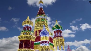 Kiyevskaya (Kiyevsky) tren istasyonu alanda Christmas (yeni yıl tatilleri) dekorasyon gece, Moskova, Rusya Federasyonu 