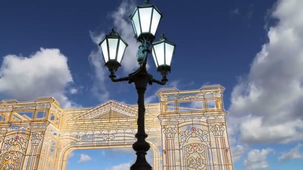 圣诞节和新年假期照明 在莫斯科市中心 俄罗斯的光明门 拱门设施的圣诞旅程 — 图库视频影像