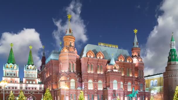 莫斯科 俄罗斯 2018年1月04日 圣诞节 元旦假期 照明和国家历史博物馆 题字俄语 俄罗斯莫斯科克里姆林宫附近 — 图库视频影像