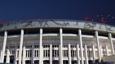 Moskova, Rusya 10 Ağustos 2018: Fireworks Moskova büyük spor salonu (Stadium) üzerinden Luzhniki Olimpiyat karmaşık--Rusya 2018 FIFA Dünya Kupası Stadyumu  