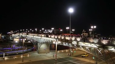 Patriarshy köprüsünün--Moskova Nehri'ne yakın Katedrali İsa'nın kurtarıcı şehir Moskova, Rusya yayılan bir çelik yaya kutu kiriş köprü nedir 
