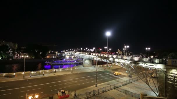 Patriarshy Bridge Ponte Pedonale Acciaio Che Attraversa Fiume Moskva Vicino — Video Stock