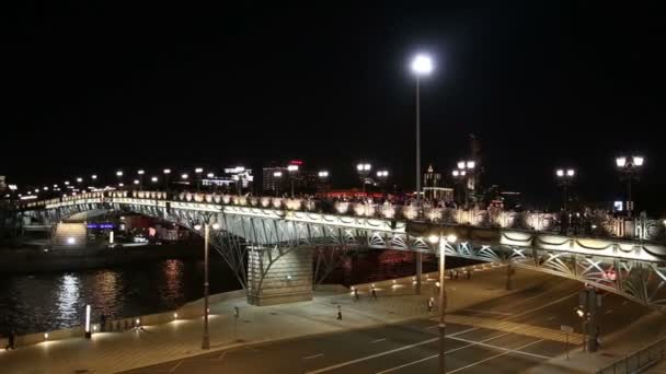 Patriarshy Міст Сталеві Пішохідної Мостом Предметному Москви Ріки Поблизу Собору — стокове відео