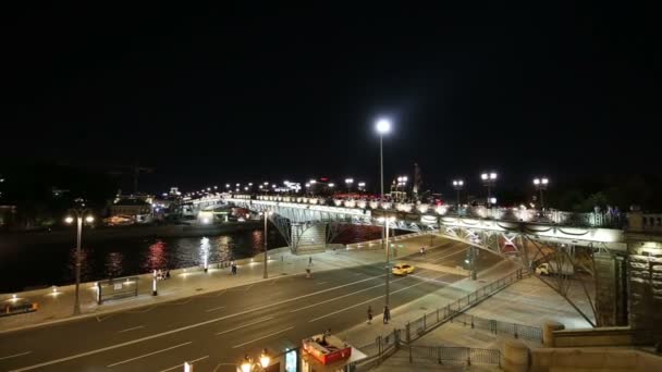 Patriarshy Bridge Ponte Pedonale Acciaio Che Attraversa Fiume Moskva Vicino — Video Stock