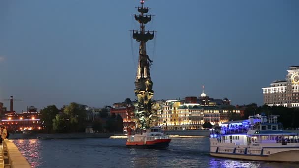 Москва Серпня 2018 Набережної Річки Москва Москва Петер Велика Статуя — стокове відео