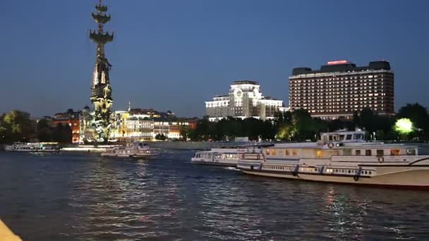 Moscú Rusia Agosto 2018 Terraplén Del Río Moskow Moskva Estatua — Vídeos de Stock