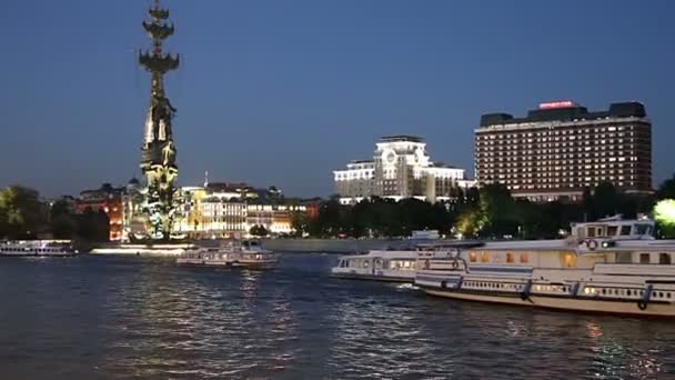 Moscú Rusia Agosto 2018 Terraplén Del Río Moskow Moskva Estatua — Vídeo de stock